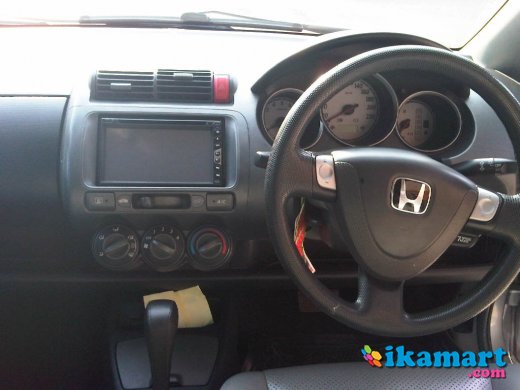 DIJUAL HONDA  JAZZ  VITEC SPORTY AT 2006 ABU  ABU  METALIK 