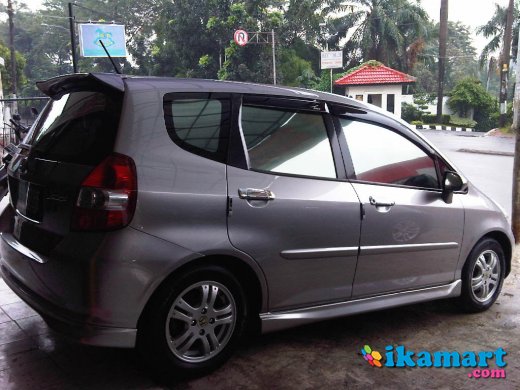 DIJUAL HONDA  JAZZ  VITEC SPORTY AT 2006 ABU  ABU  METALIK 