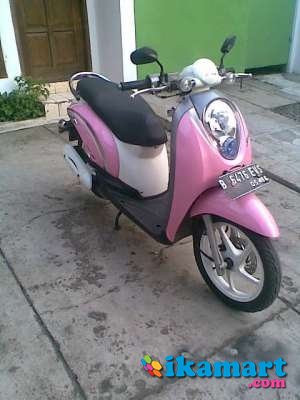 Jual honda scoopy th 2011 pink putih DKI - Motor