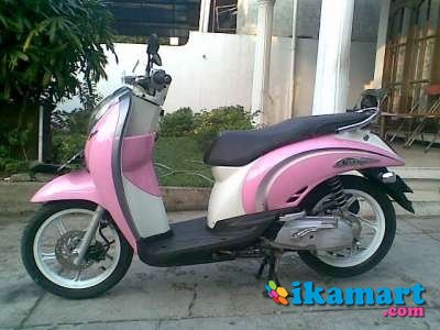 Jual honda scoopy  th 2011 pink  putih DKI Motor 