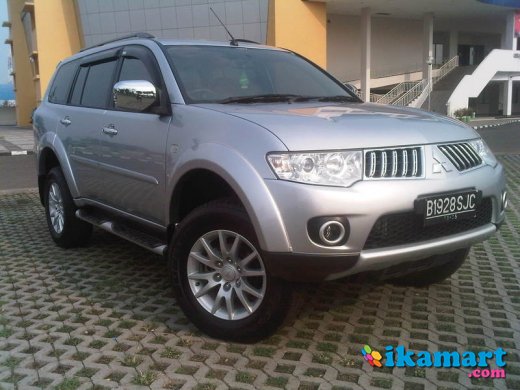 JUAL PAJERO SPORT  DIESEL  A T SILVER TAHUN 2010 Mobil 