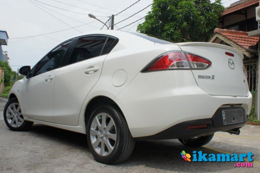 Jual Mazda 2 Sedan Putih  2011 TV GPS Mobil  Simpanan 