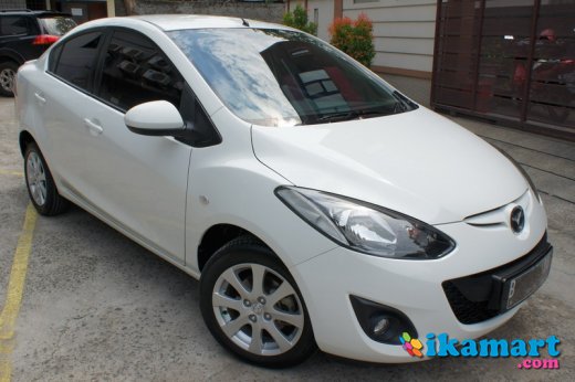 Jual Mazda 2 Sedan Putih  2011 TV GPS Mobil  Simpanan 