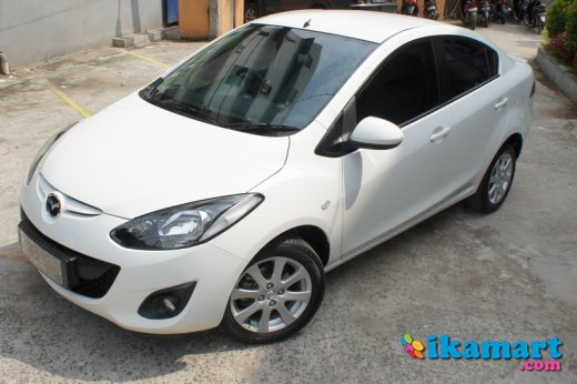 Jual Mazda 2 Sedan Putih  2011 TV GPS Mobil  Simpanan 