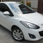 Jual Mazda 2 Sedan Putih 2011 + TV + GPS ( Mobil Simpanan )