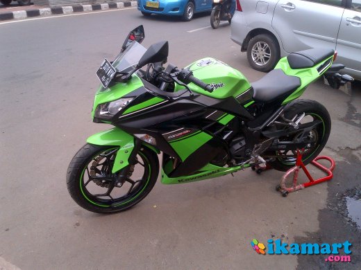 KAWASAKI NINJA  250  FI  ABS  HIJAU  BAN FIRELLI 2013 02 Motor