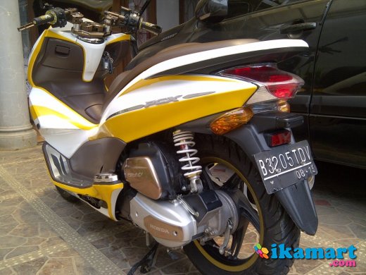 Jual Honda PCX 125i 2010 Full Modif Putih Kuning - Motor