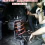 Bengkel kaki kaki Mobil . Setting Onderstel, Shockbreaker &amp; Per . Surabaya