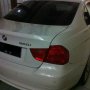 Jual BMW 320 tipe Luxury 2011 E90 white plat D