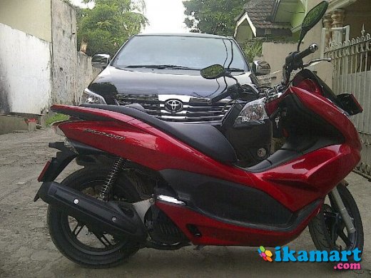 Jual honda PCX 150cc merah  maroon  km 3xxx bekasi Motor