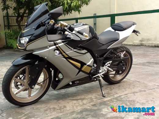 Jual Kawasaki Ninja  250 tahun 2011 Black Elegant Modif  