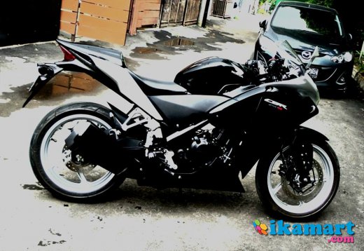 Honda CBR  250 2011 black  modif  gress jarang pakai Motor