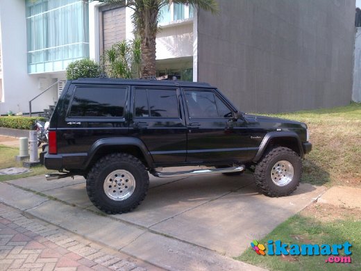 JUAL BLACK JEEP CHEROKEE FULL OPTION - Mobil