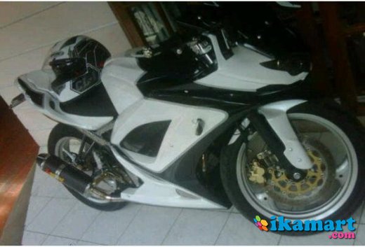 Jual vixion warna putih modif full bodi - Motor