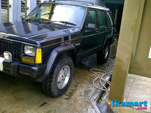 Jual jeep cherokee 4.0lt matic tahun 1994 mint condition 