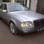 JUAL MERCEDES BENZ E220 MANUAL TH 1994 SILVER