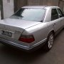 JUAL MERCEDES BENZ E220 MANUAL TH 1994 SILVER