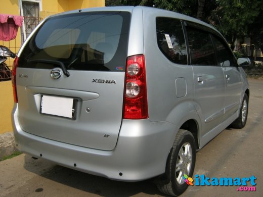 Jual daihatsu xenia xi matic 2010 silver low kilometer 