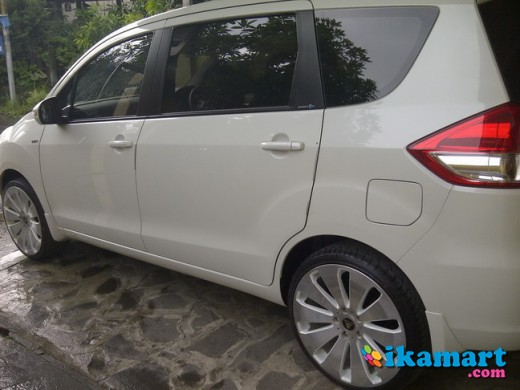 FS Suzuki Ertiga GL M/T Putih desember 2012 ex wanita - Mobil