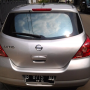 Jual nissan latio 2006 hatchback silver