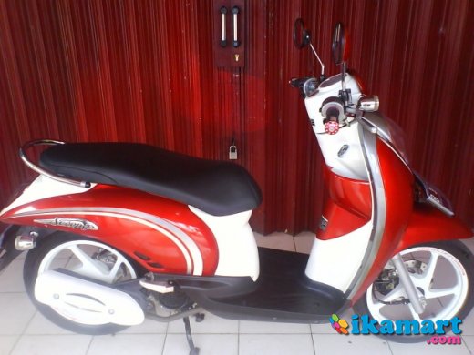 Honda Scoopy 2011 Warna Putih Merah Harga 10.7 juta Nego 