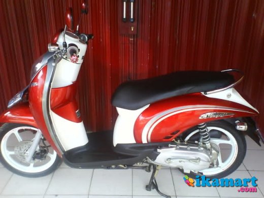 Honda Scoopy 2011 Warna Putih Merah Harga 10.7 juta Nego 