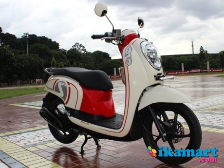 Jual Honda Scoopy  FI injection cream  merah 2013 Motor 