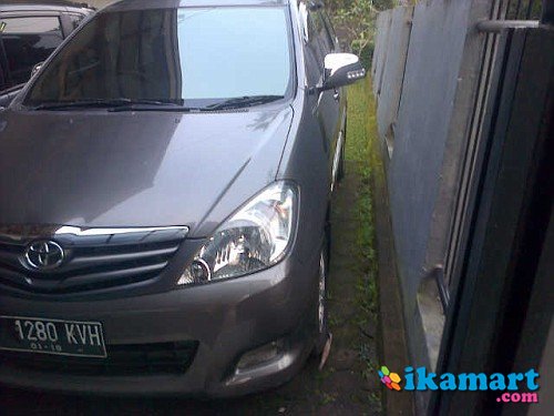 Jual kijang Inova AT 2009 Abu-abu mulus banget - Mobil