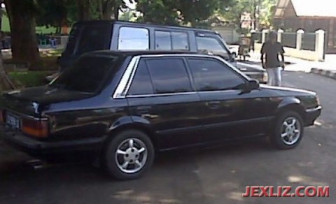 Mazda 323 ellite 1986 ac dingin sekali - Mobil