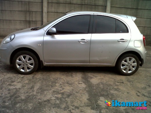 NISSAN MARCH AT 1.2 SILVER - Mobil