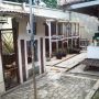 Rumah besar & teduh di hoek siap huni di Pamulang Rp 1 M 50jt: LT 330m2, LB 250m2.