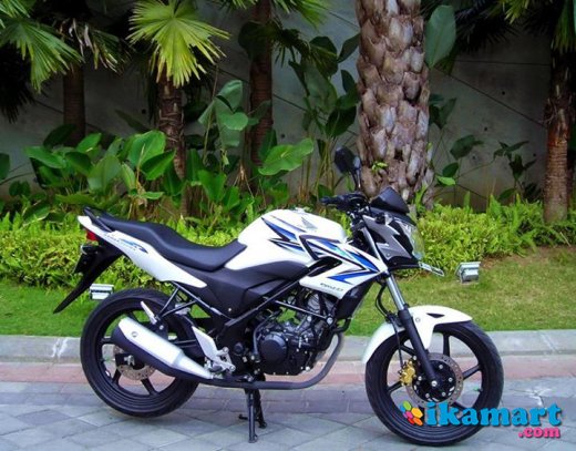 JUAL HONDA CB150R  STREETFIRE 2013 PUTIH  BIRU  Motor