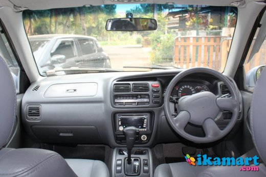 Suzuki Escudo  2 0i A T 2002  Mobil 