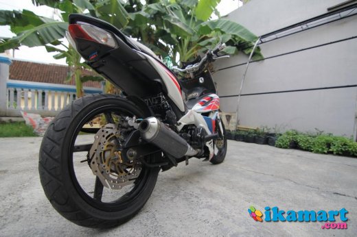 HONDA BLADE  2009 PUTIH MODIFIKASI Motor 