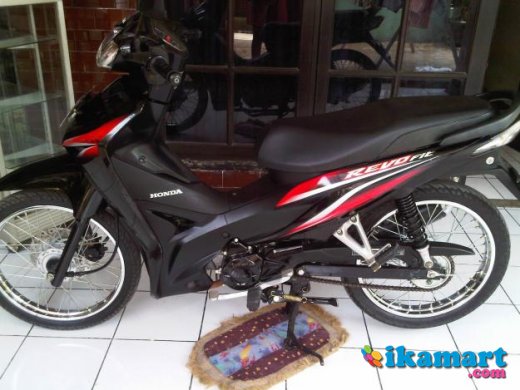 Jual Honda Revo Fit 2011 Plat AD hitam - Motor