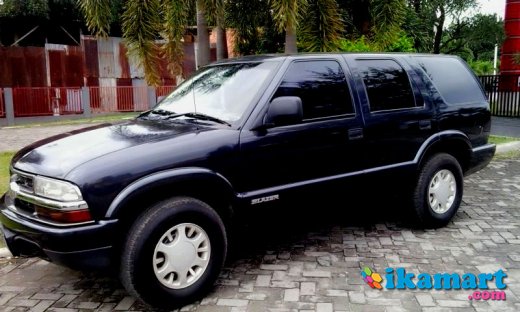 Jual Opel  Blazer  Montera 99 2000  Hitam Mobil 