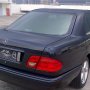 Mercedes benz e 230 96 hitam manual