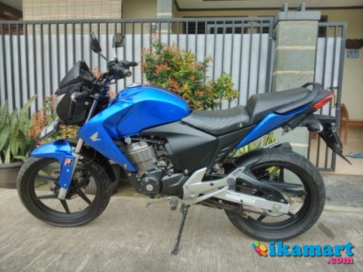 Jual Honda New  Megapro  Biru 2011  tgn 1 MODIF  STREET 