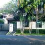 Jual rumah Lokasi Strategis, Asri, Nyaman, ada Kolam Renang di Pondok Indah