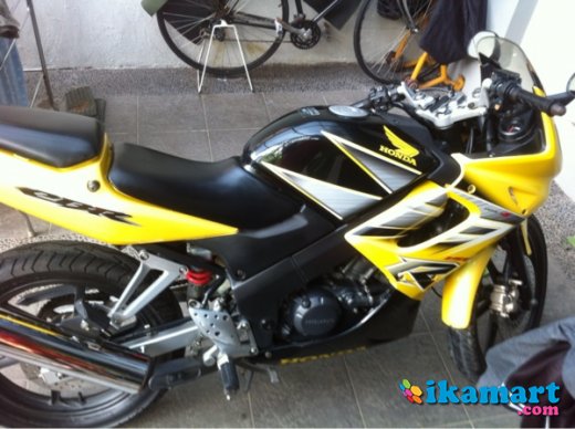 Jual Cbr 150 2006 mulus kuning - Motor