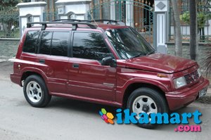 Dijual SUZUKI ESCUDO NOMADE 2001 Merah - Mobil