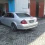 Jual Mercedez Benz E 260 tahun 2005 Silver Mulus Istimewa