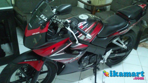 Jual Honda CBR 150 R tahun 2006 mulus (striping ori 2007 