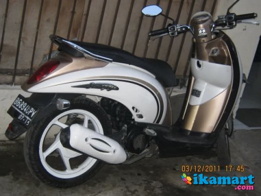 Jual HONDA SCOOPY  2010 Bln 7 putih coklat  Motor 