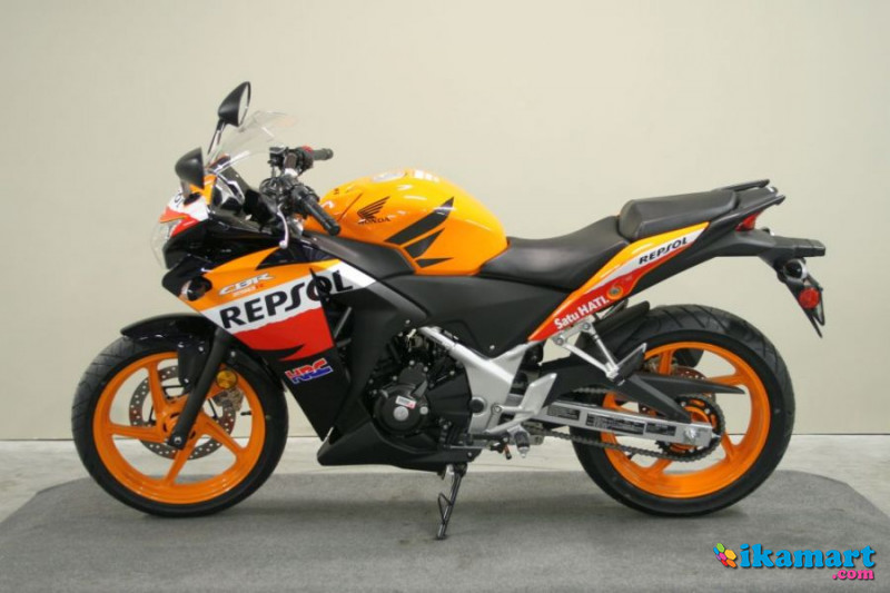 Motor Honda CBR250R 2013 masih seger - Motor