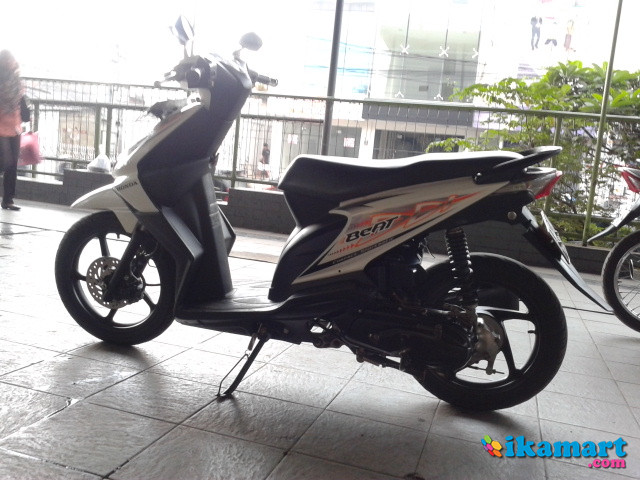 Honda beat tahun 2012 warna putih - Motor