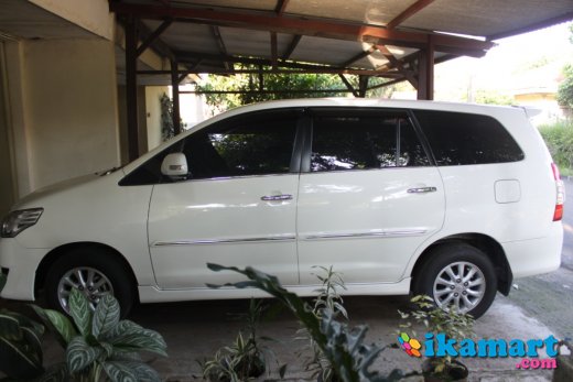 Jual Toyota Kijang Innova Diesel Warna Putih Tahun 2012 