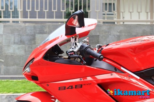 Ducati 848 EVO красный