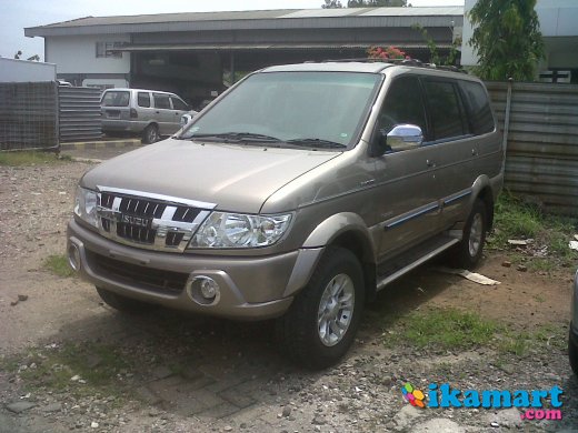 DIJUAL ISUZU PANTHER  GRAND  TOURING  2012 Mobil 