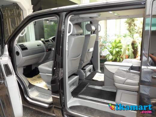 Jual Vw  caravelle 2 5 tdi diesel automatic 2006 hitam Mobil 